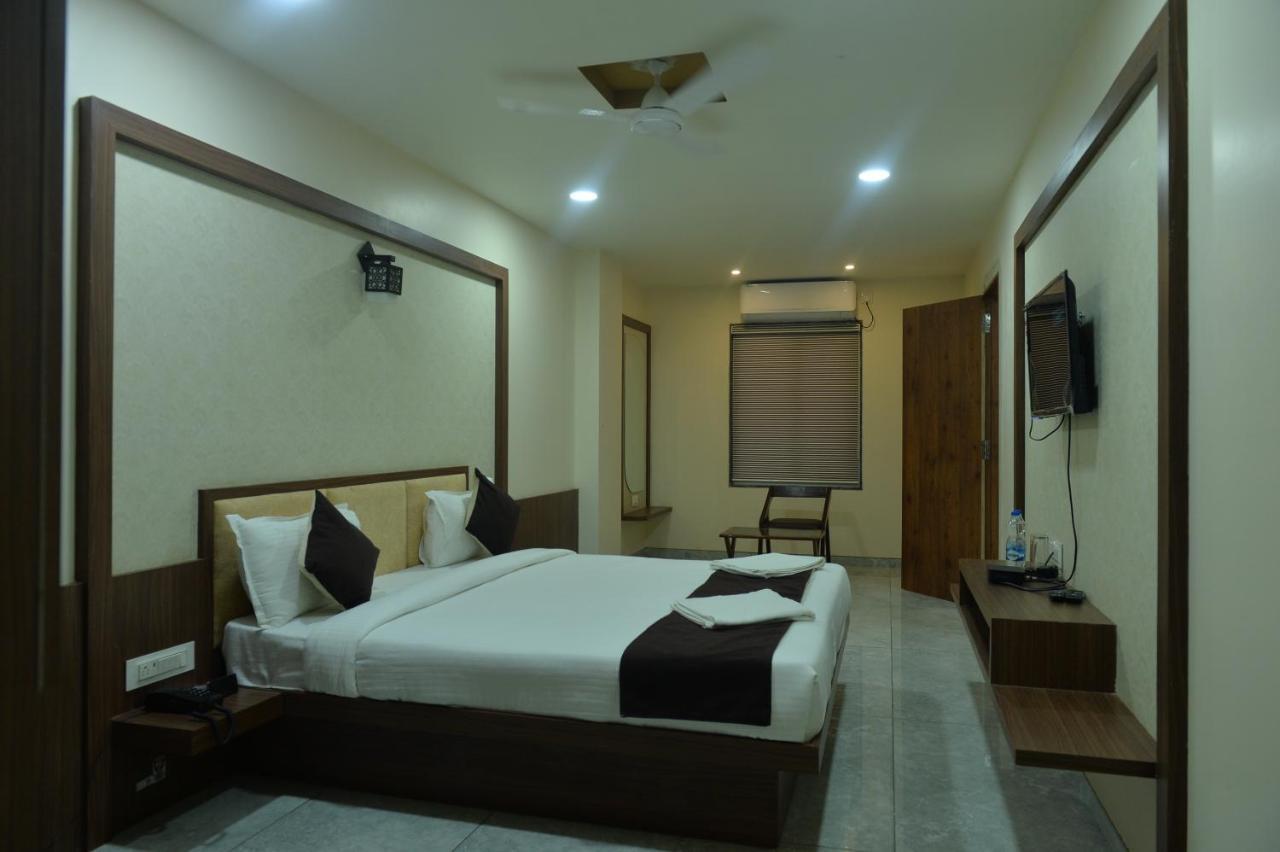 Rajpipla Hotel Sai Inn المظهر الخارجي الصورة